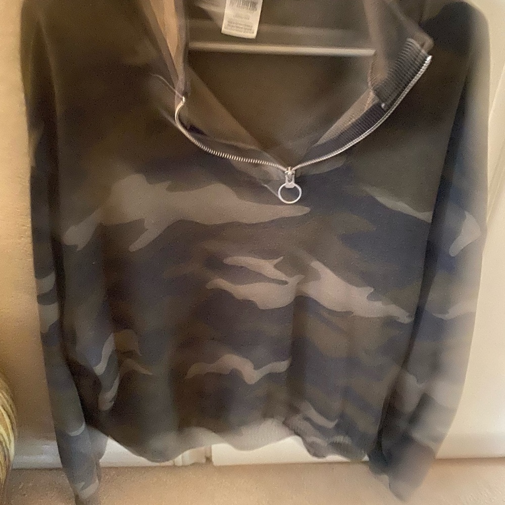 PINK cropped camo sweatshirt